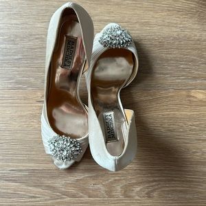 Badgley Mischka tan wedding shoes with crystal brooch